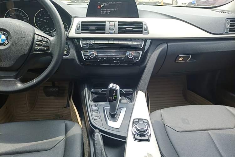 Used BMW 3 Series 2015 320Li Luxury Edition Fashion Model Audio And AC Panel