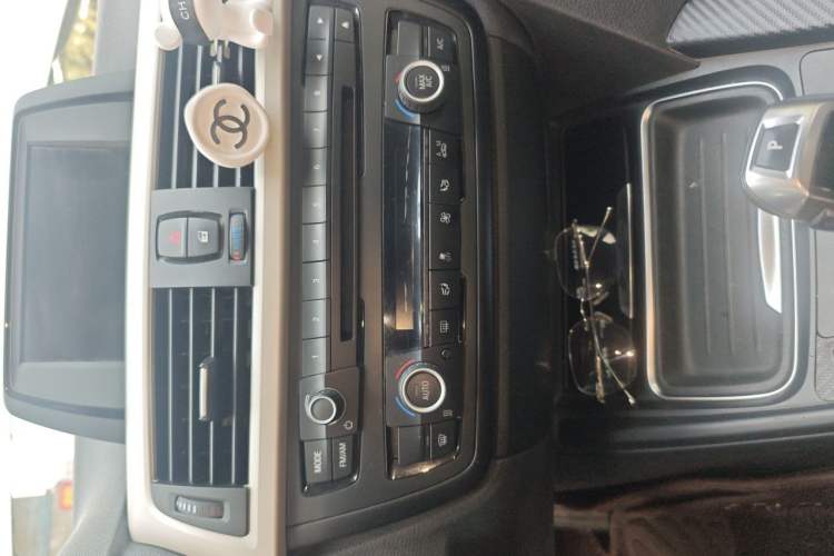 Used BMW 3 Series 2015 320Li Luxury Edition Fashion Model Audio And AC Panel