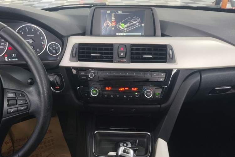 Used BMW 3 Series 2015 320Li Luxury Edition Fashion Model Audio And AC Panel