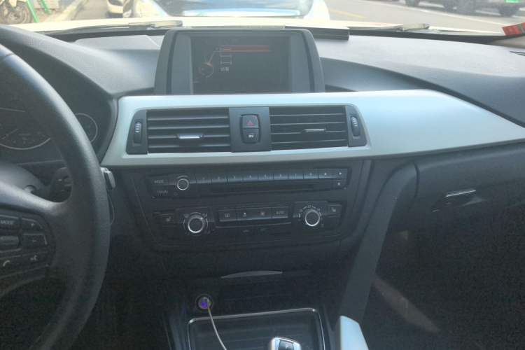Used BMW 3 Series 2015 316Li Fashion Model Audio And AC Panel