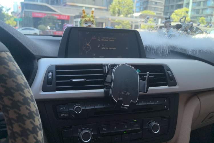 Used BMW 3 Series 2015 320i Active Edition Audio And AC Panel