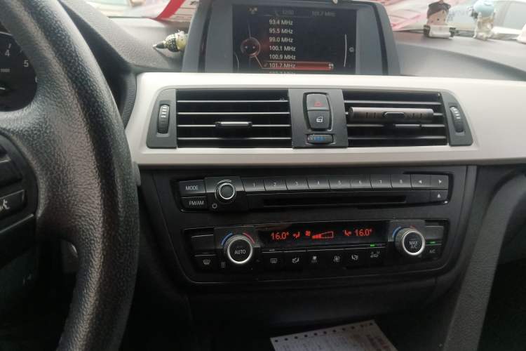 Used BMW 3 Series 2015 320Li Luxury Edition Fashion Model Audio And AC Panel