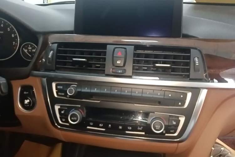 Used BMW 3 Series 2015 320Li Luxury Design Package Premium Edition Audio And AC Panel