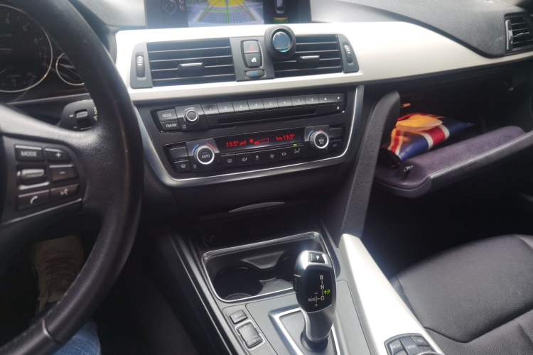Used BMW 3 Series 2015 320Li Luxury Edition Fashion Model Audio And AC Panel