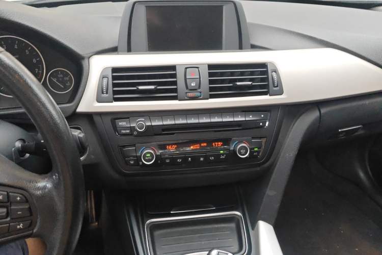 Used BMW 3 Series 2015 320Li Luxury Edition Fashion Model Audio And AC Panel