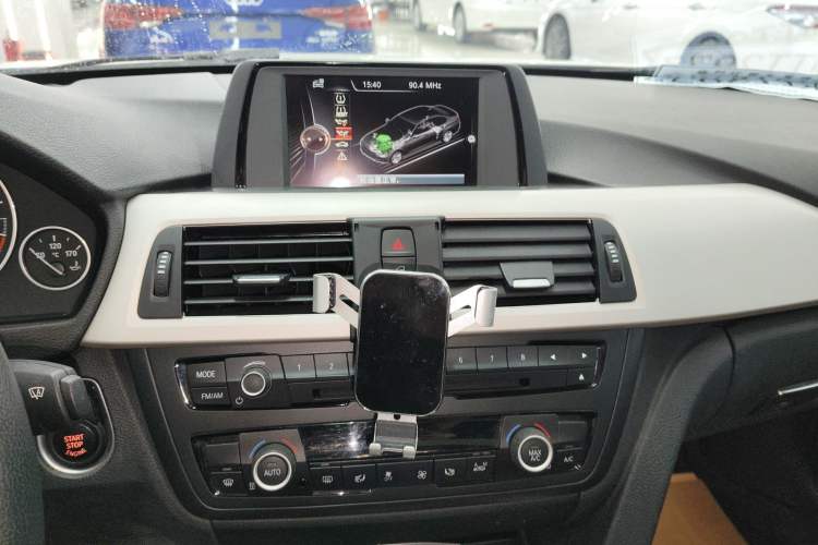 Used BMW 3 Series 2015 320Li Luxury Edition Fashion Model Audio And AC Panel