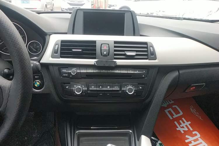 Used BMW 3 Series 2015 316Li Fashion Model Audio And AC Panel
