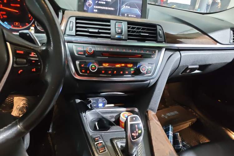 Used BMW 3 Series 2015 320Li Luxury Design Package Audio And AC Panel