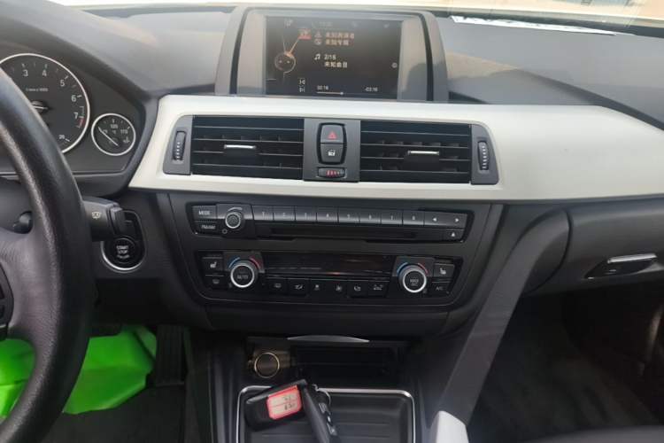 Used BMW 3 Series 2015 320i Luxury Line Stylish Edition Audio And AC Panel