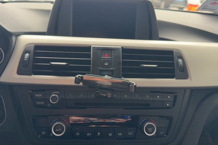 Used BMW 3 Series 2015 320Li Luxury Edition Fashion Model Audio And AC Panel