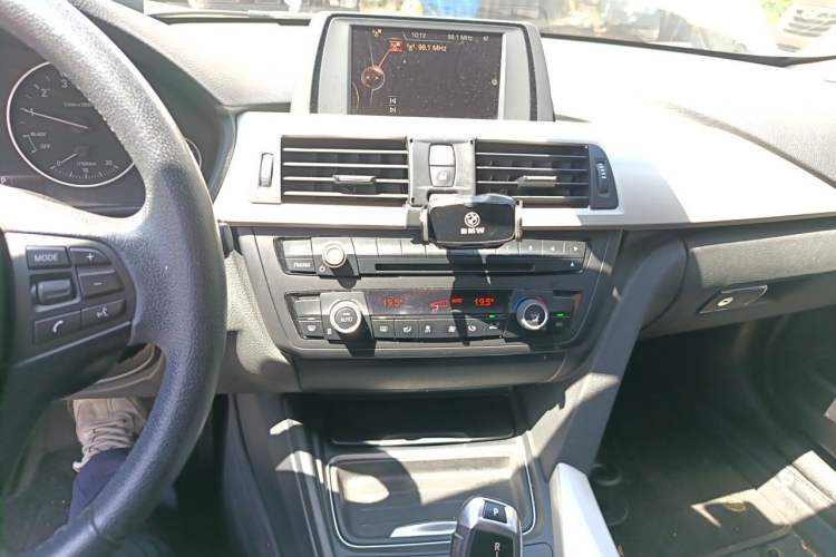 Used BMW 3 Series 2015 320i Fashion Model Audio And AC Panel