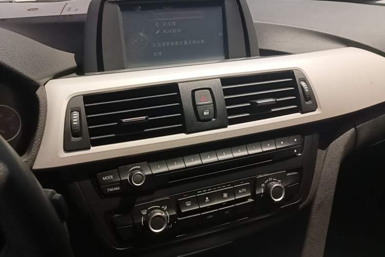 Used BMW 3 Series 2015 316i Active Edition Audio And AC Panel