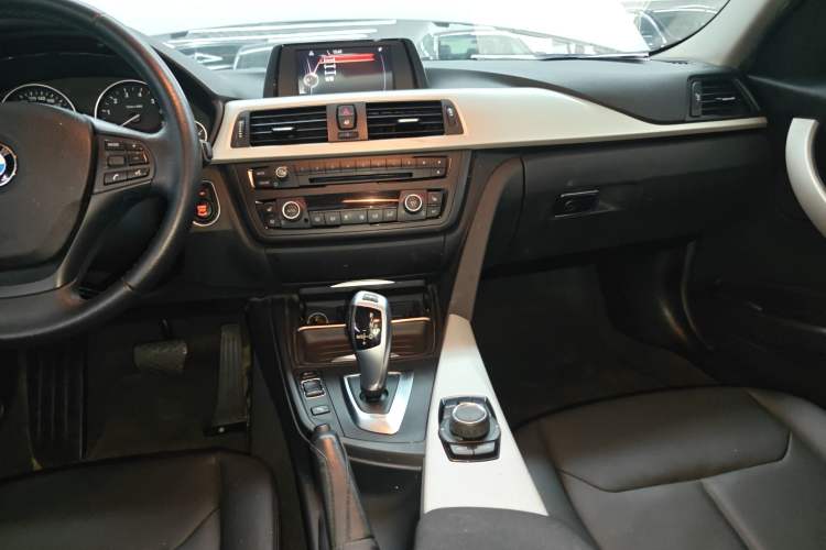 Used BMW 3 Series 2015 320i Luxury Line Stylish Edition Audio And AC Panel