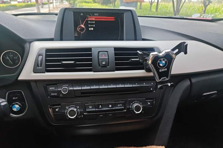 Used BMW 3 Series 2015 316Li Fashion Model Audio And AC Panel