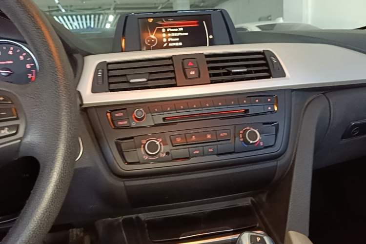 Used BMW 3 Series 2015 320i Active Edition Audio And AC Panel