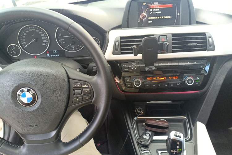 Used BMW 3 Series 2015 320i Luxury Line Stylish Edition Audio And AC Panel
