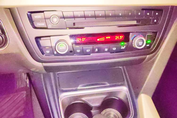 Used BMW 3 Series 2015 320Li Luxury Edition Fashion Model Audio And AC Panel