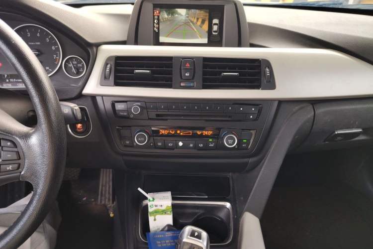 Used BMW 3 Series 2015 320Li Luxury Edition Fashion Model Audio And AC Panel