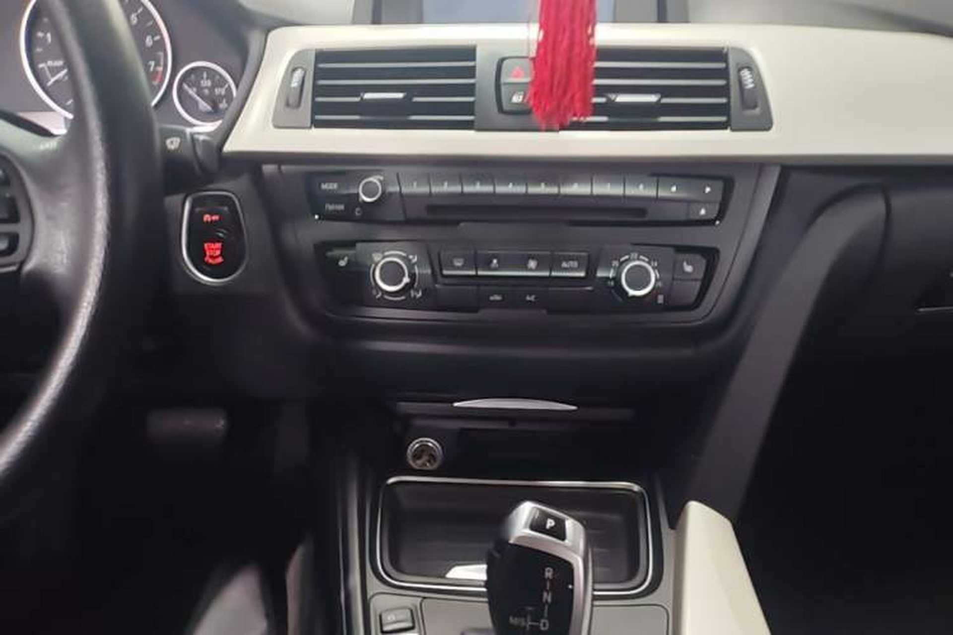Used BMW 3 Series 2015 316Li Fashion Model Audio And AC Panel