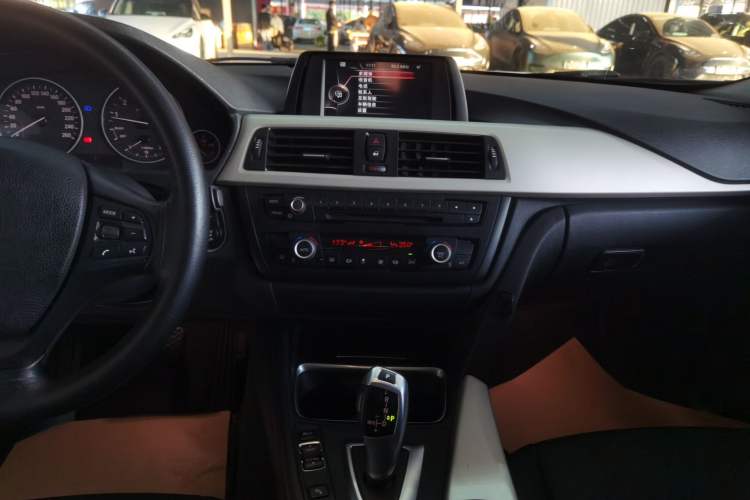 Used BMW 3 Series 2015 320Li Luxury Edition Fashion Model Audio And AC Panel