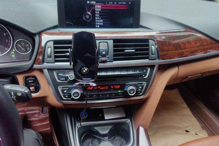 Used BMW 3 Series 2015 320Li Luxury Design Package Premium Edition Audio And AC Panel