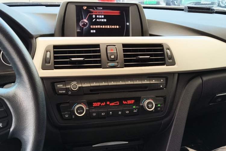 Used BMW 3 Series 2015 320Li Luxury Edition Fashion Model Audio And AC Panel