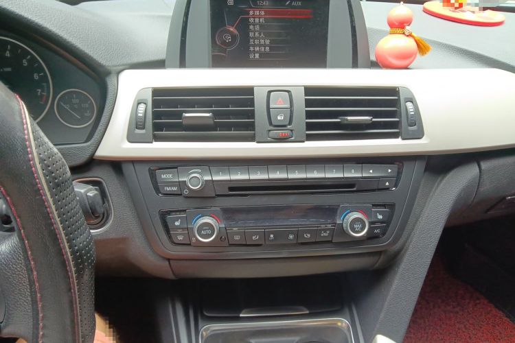 Used BMW 3 Series 2015 320i Luxury Edition Sports Design Package Audio And AC Panel