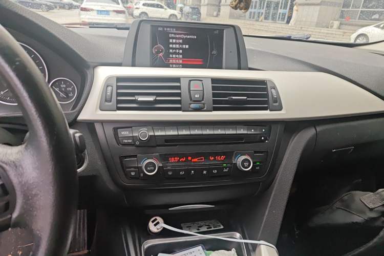 Used BMW 3 Series 2015 320Li Luxury Edition Fashion Model Audio And AC Panel