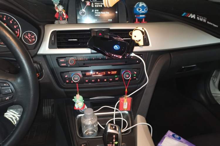 Used BMW 3 Series 2015 320i Luxury Line Stylish Edition Audio And AC Panel