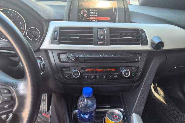 Used BMW 3 Series 2015 320Li Luxury Edition Fashion Model Audio And AC Panel
