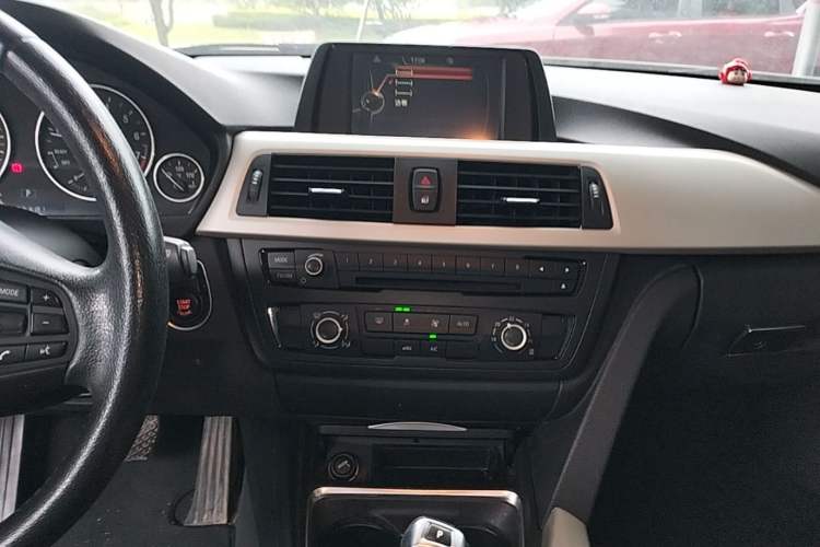 Used BMW 3 Series 2015 316i Active Edition Audio And AC Panel