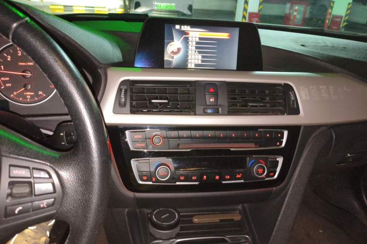 Used BMW 3 Series 2015 320Li Fashion Model Audio And AC Panel