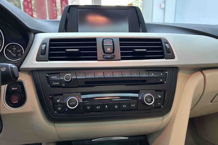 Used BMW 3 Series 2015 320i Fashion Model Audio And AC Panel