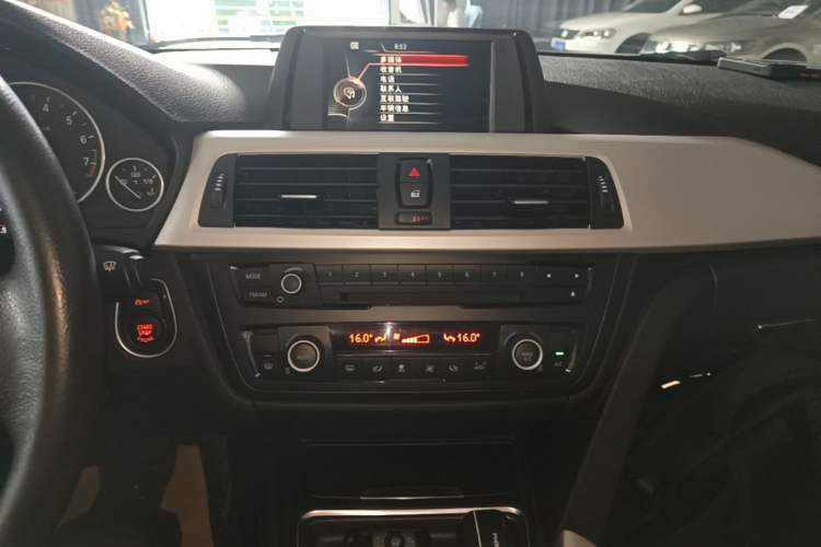 Used BMW 3 Series 2015 320Li Luxury Edition Fashion Model Audio And AC Panel