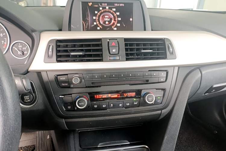 Used BMW 3 Series 2015 320Li Luxury Edition Fashion Model Audio And AC Panel