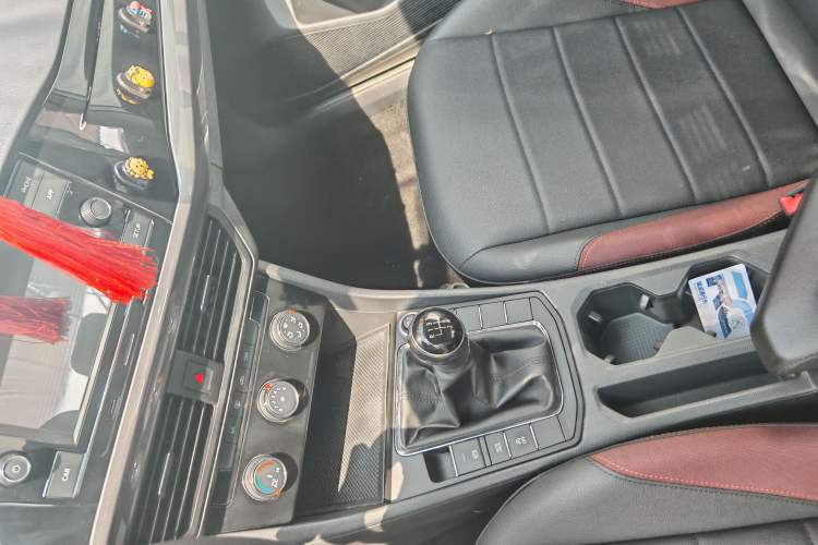 Used BMW 3 Series 2015 316Li Fashion Model Audio And AC Panel