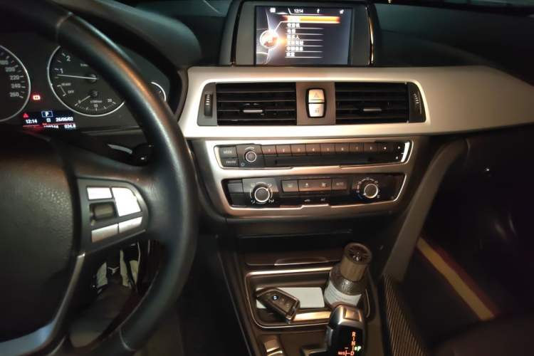 Used BMW 3 Series 2015 316i Active Edition Audio And AC Panel