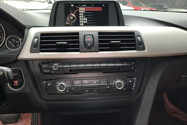 Used BMW 3 Series 2015 316Li Fashion Model Audio And AC Panel