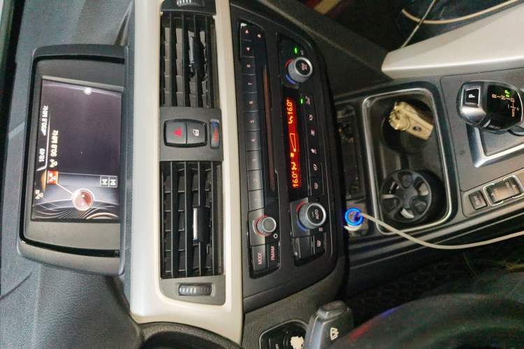 Used BMW 3 Series 2015 320Li Fashion Model Audio And AC Panel