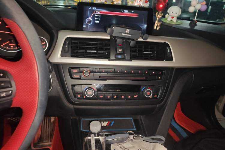 Used BMW 3 Series 2015 320Li Luxury Edition Fashion Model Audio And AC Panel