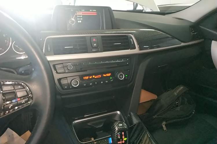 Used BMW 3 Series 2015 320Li Fashion Model Audio And AC Panel