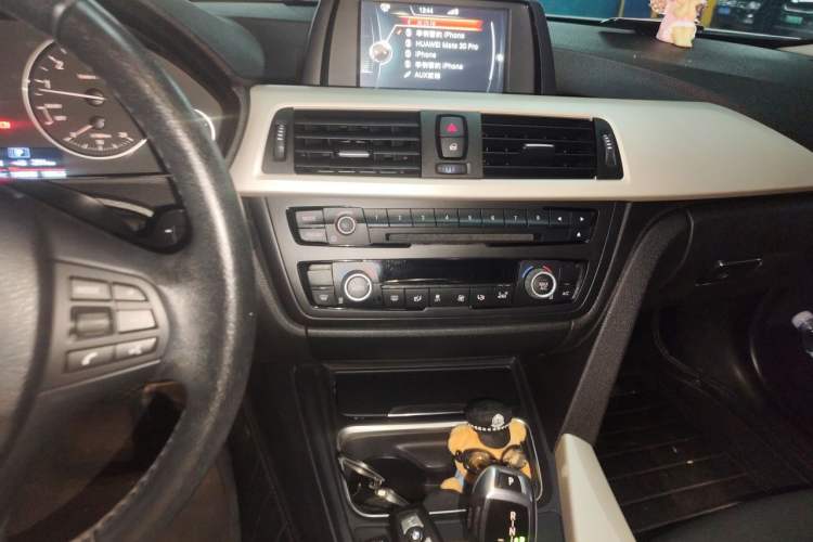 Used BMW 3 Series 2015 320Li Luxury Edition Fashion Model Audio And AC Panel