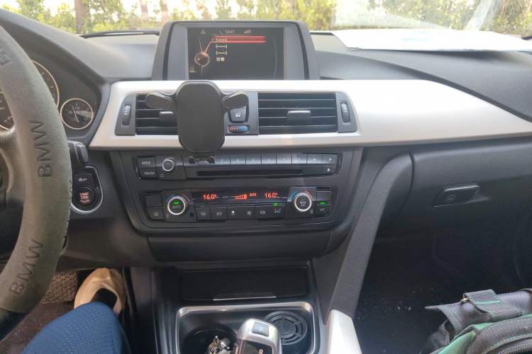 Used BMW 3 Series 2015 320Li Fashion Model Audio And AC Panel