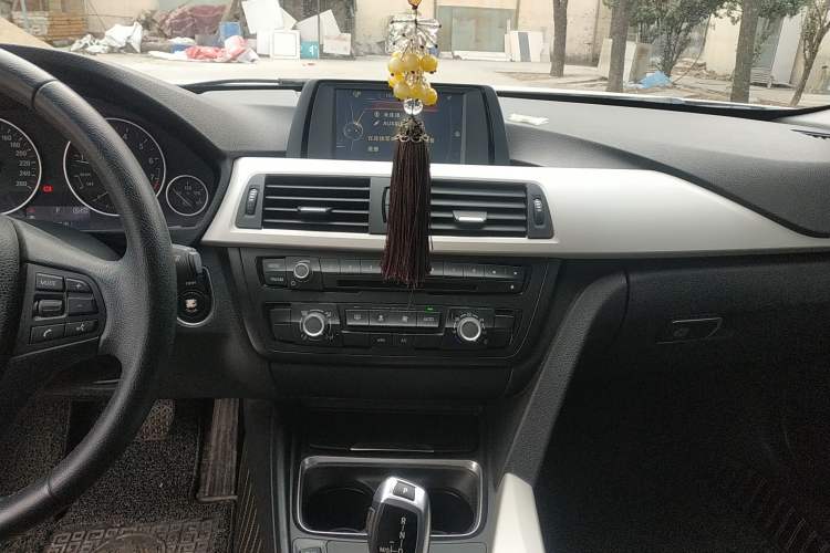Used BMW 3 Series 2015 316i Active Edition Audio And AC Panel