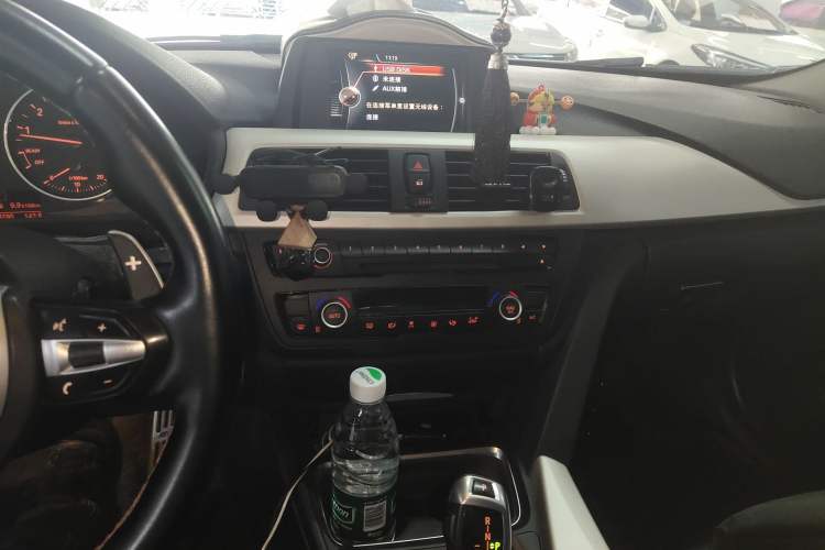 Used BMW 3 Series 2015 320Li Luxury Edition Fashion Model Audio And AC Panel