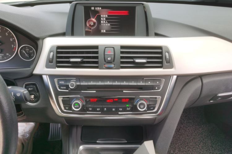 Used BMW 3 Series 2015 320Li Luxury Edition Fashion Model Audio And AC Panel