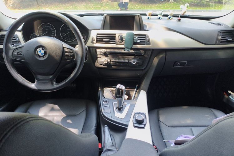 Used BMW 3 Series 2015 320i Active Edition Center Console