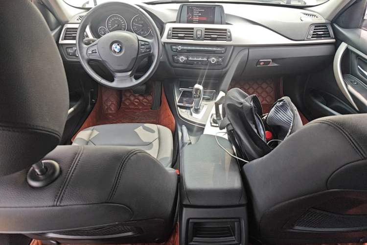 Used BMW 3 Series 2015 316Li Fashion Model Center Console