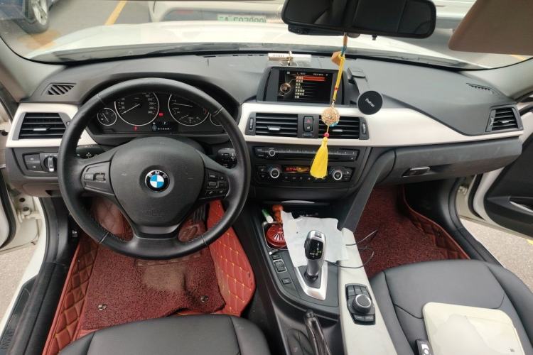 Used BMW 3 Series 2015 320i Fashion Model Center Console