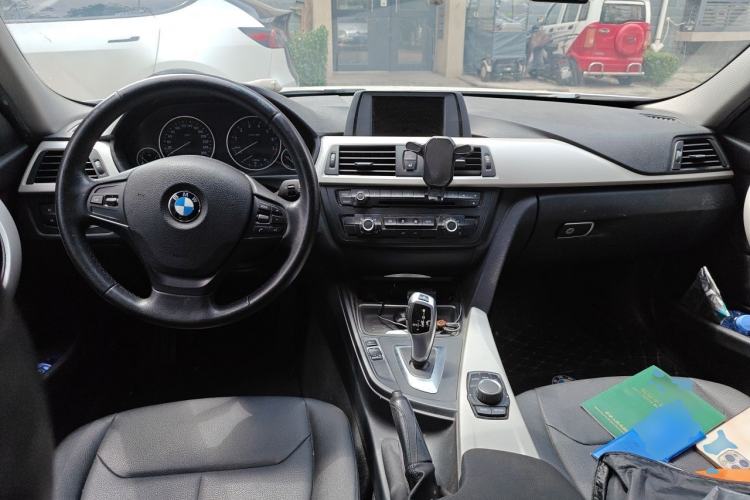 Used BMW 3 Series 2015 316i Active Edition Center Console